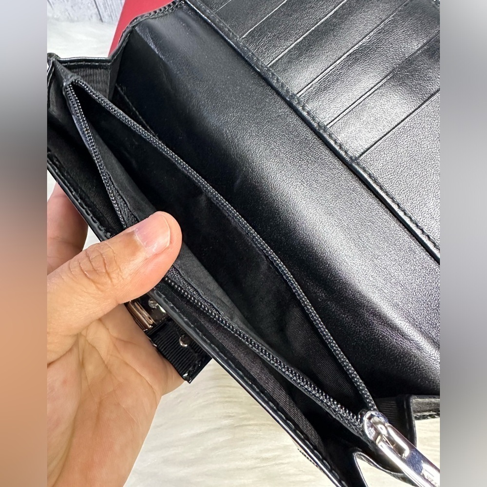 SALVATORE FERRAGAMO continental zip wallet in black - Picture 11 of 16